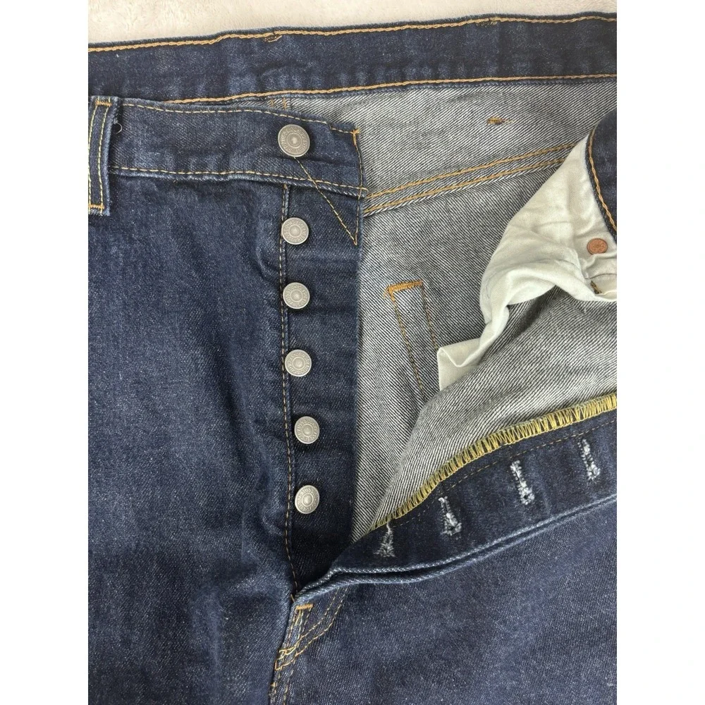 Levis excellent no